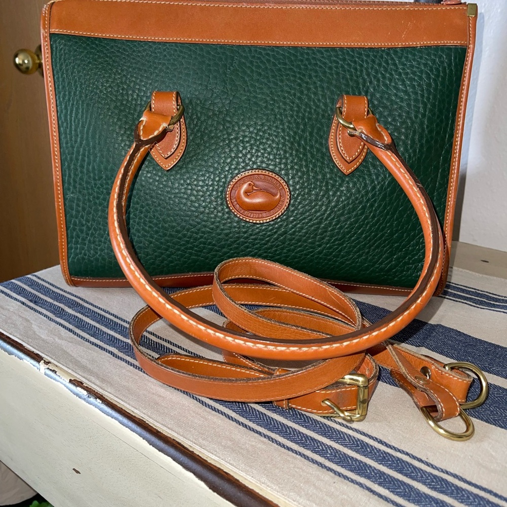 Dooney & Bourke Vintage Satchel Style R21 Like New!